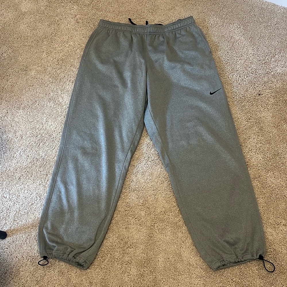 Men’s grey Nike sweatpants